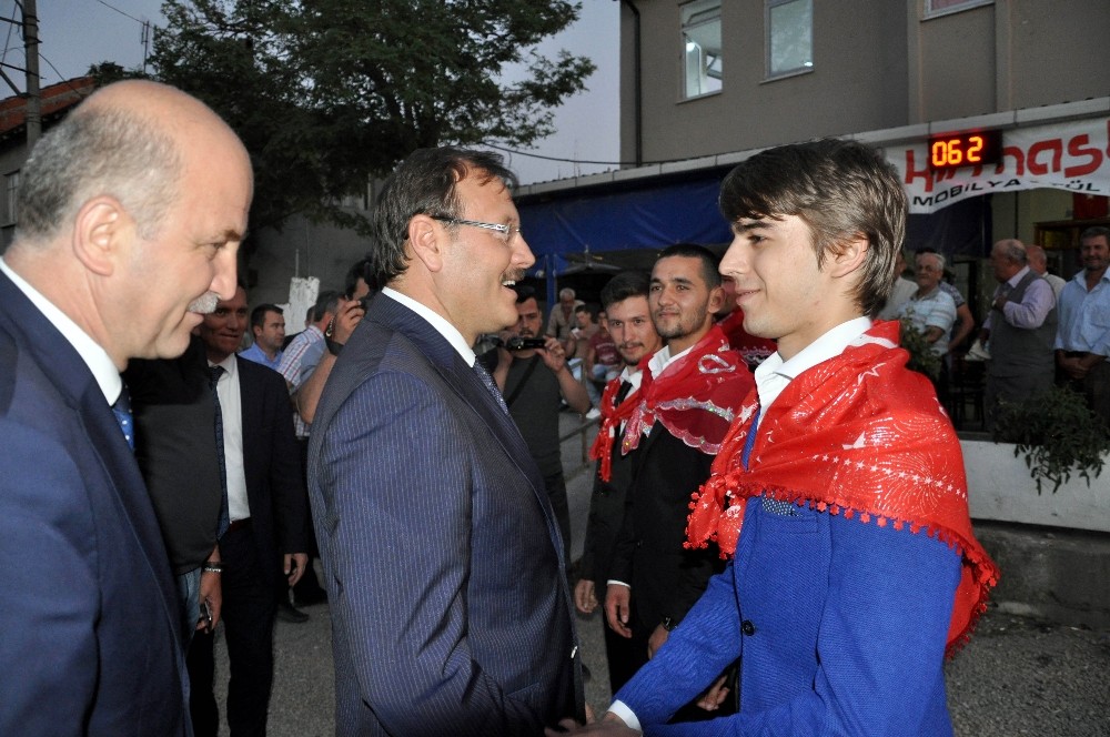 Başbakan Yardımcısı Çavuşoğlu: “Elbirliği İle Üzerimize Düşen Neyse Onu Yapacağız”