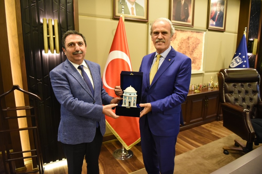 Başkan Altepeden Şahine Tebrik