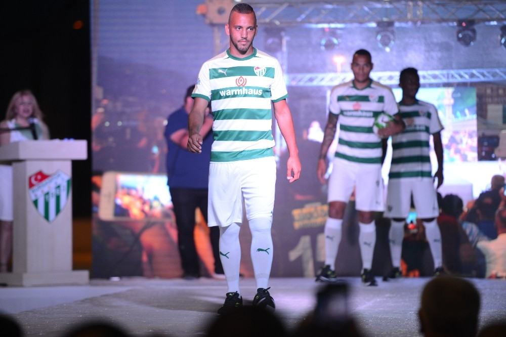 Bursasporun Yeni Sezon Formaları Görücüye Çıktı