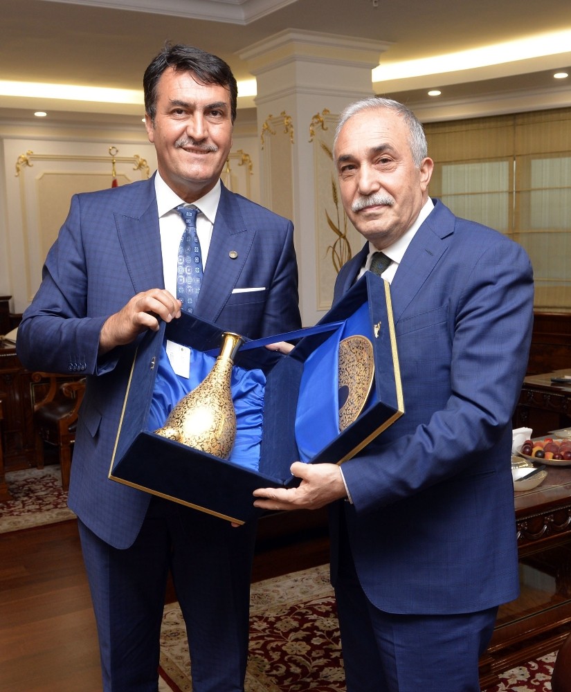 Dündardan Çavuşoğlu Ve Fakıbabaya Ziyaret