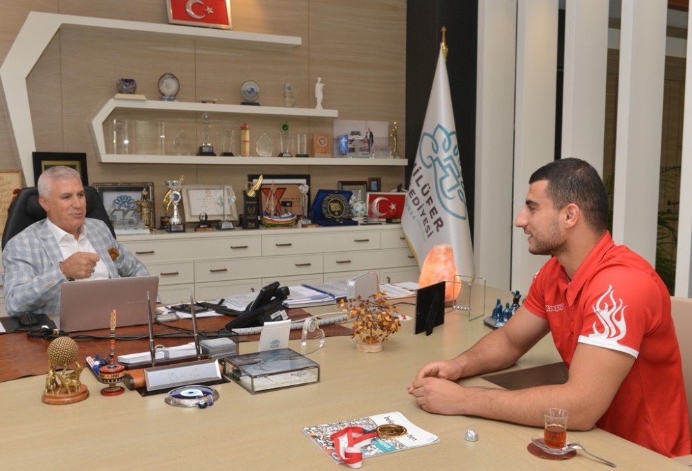 Dünya Şampiyonu Akkaya Nilüferin Gururu Oldu