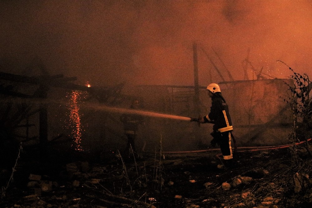 Kereste Atölyesinde Korkutan Yangın