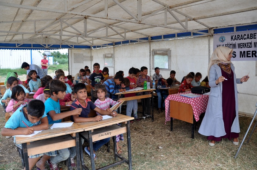 Mevsimlik İşçilerin Çocukları İçin Çadır Okul