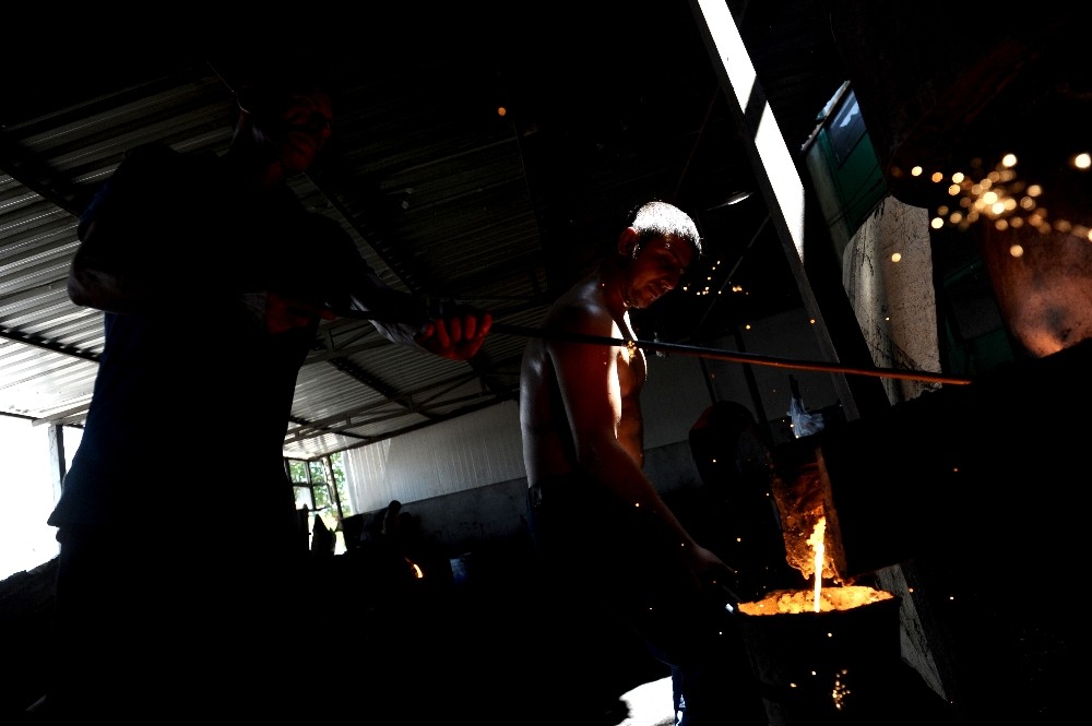 (Özel Haber) Güneşe Çıkarak Serinliyorlar