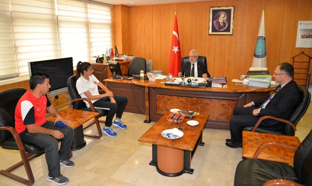 Rektör Ulcay, Dünya İkincisi Haticeyi Ağırladı