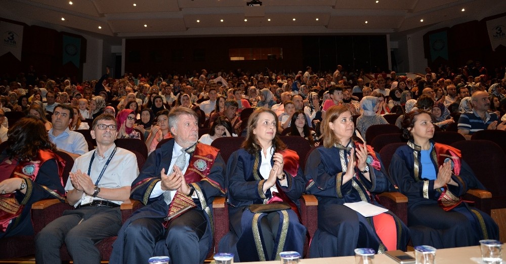 Sağlık Bilimleri Fakültesinde Diploma Heyecanı