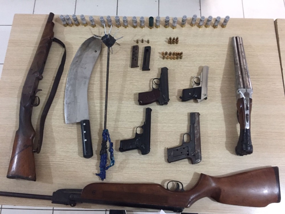 Suç Makinesi, Silah İmalathanesine Çevirdiği Evde Polisleri Tabancayla Karşıladı