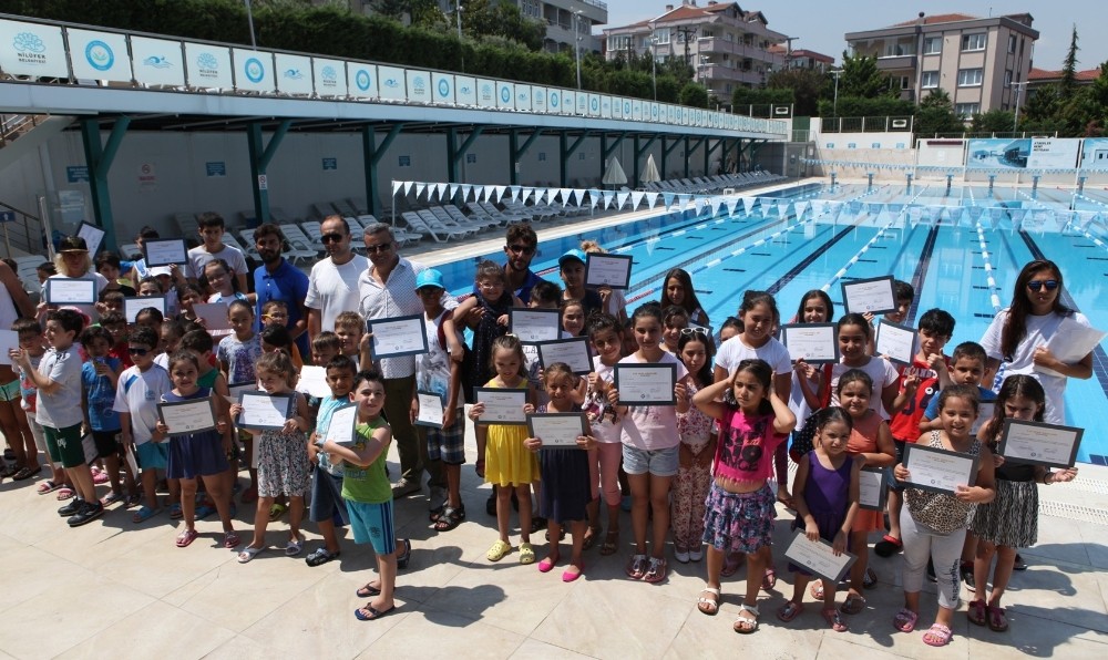 Yüzmeyi Nilüferde Öğrendiler