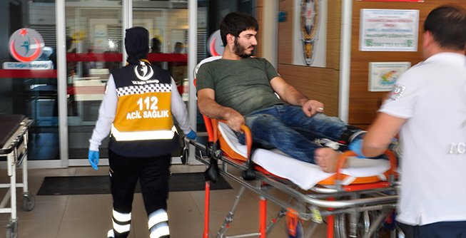 ELEKTRiKLi BiSiKLETTEN DüŞTÜ HASTANELiK OLDU