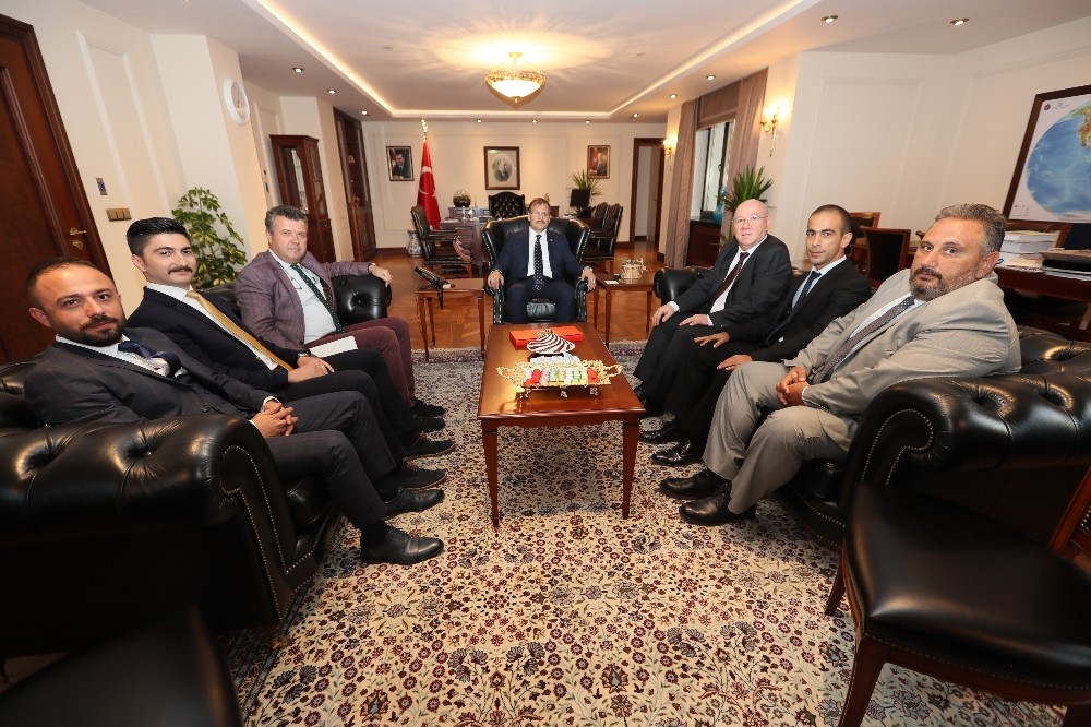 Bakan Çavuşoğludan Basına Destek Sözü