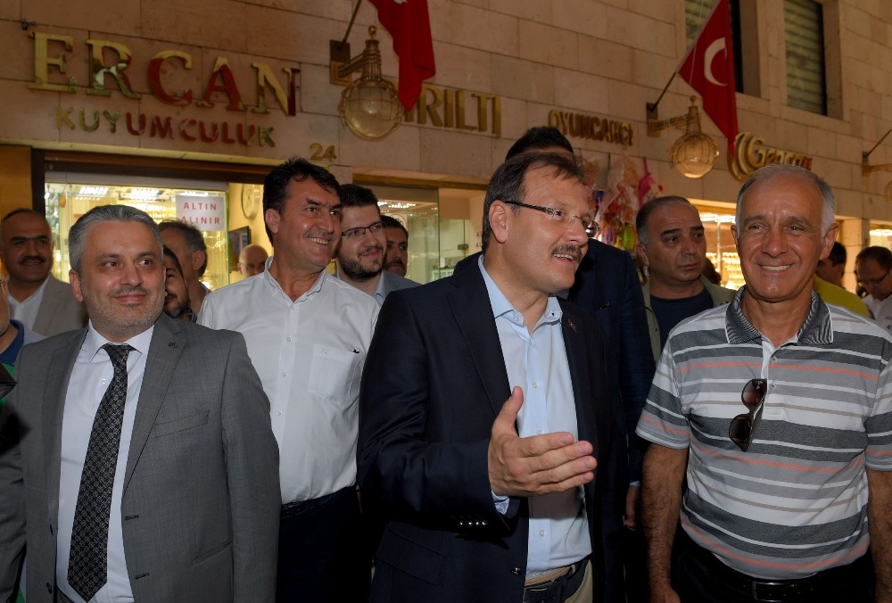Başbakan Yardımcısı Çavuşoğlu Esnafla Bayramlaştı