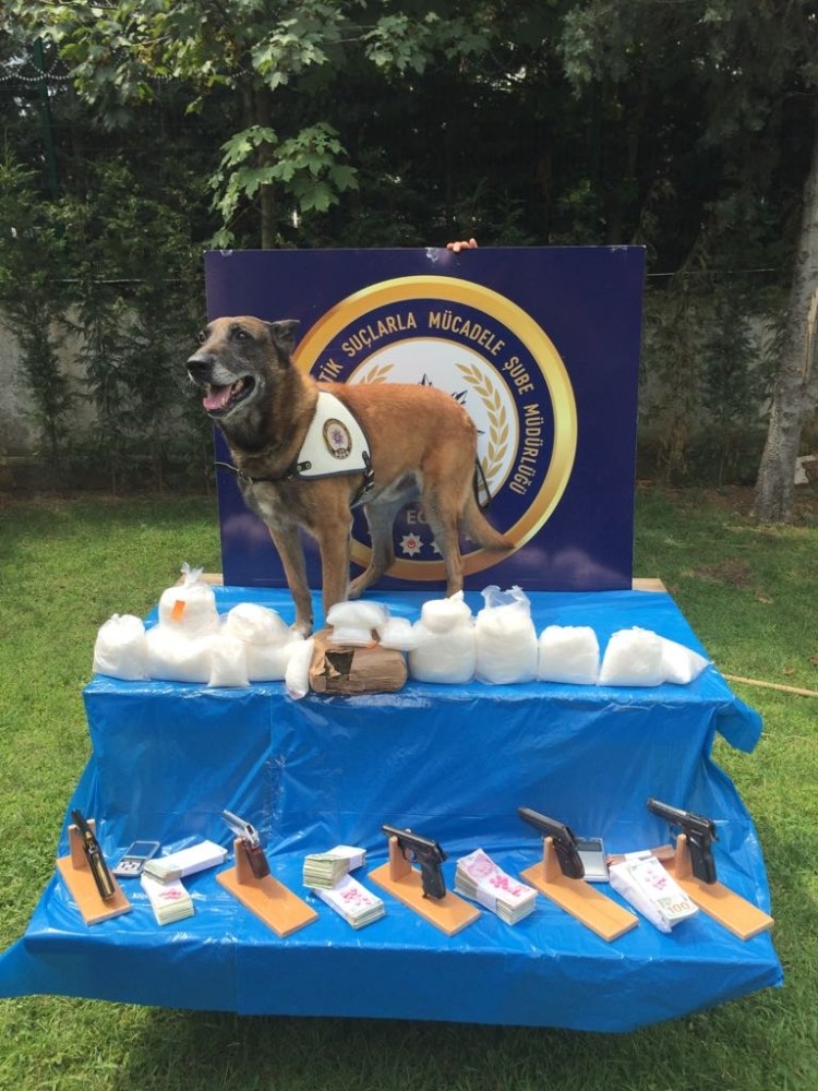 Bursada 15 Bin Kişiyi Zehirleyecek Yüklü Miktarda Uyuşturucu Yakalandı