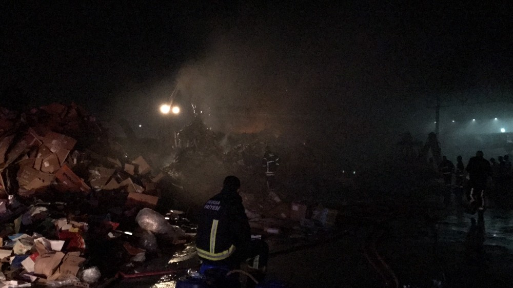 Bursada Geri Dönüşüm Tesisinde Korkutan Yangın