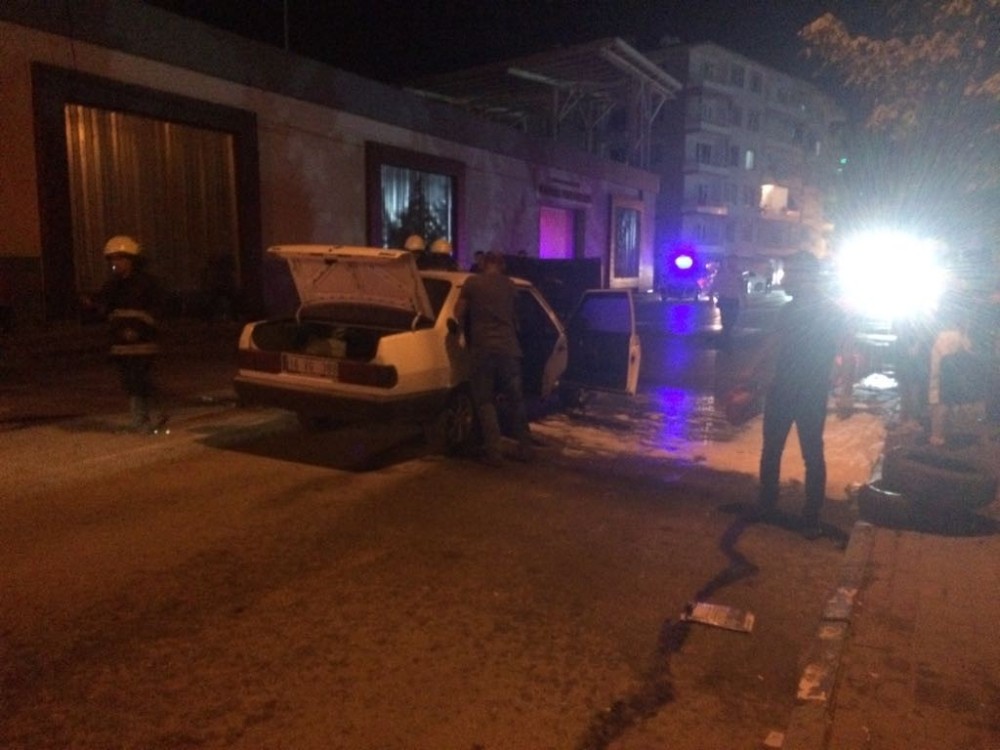 Bursada Seyir Halindeki Araç Yandı