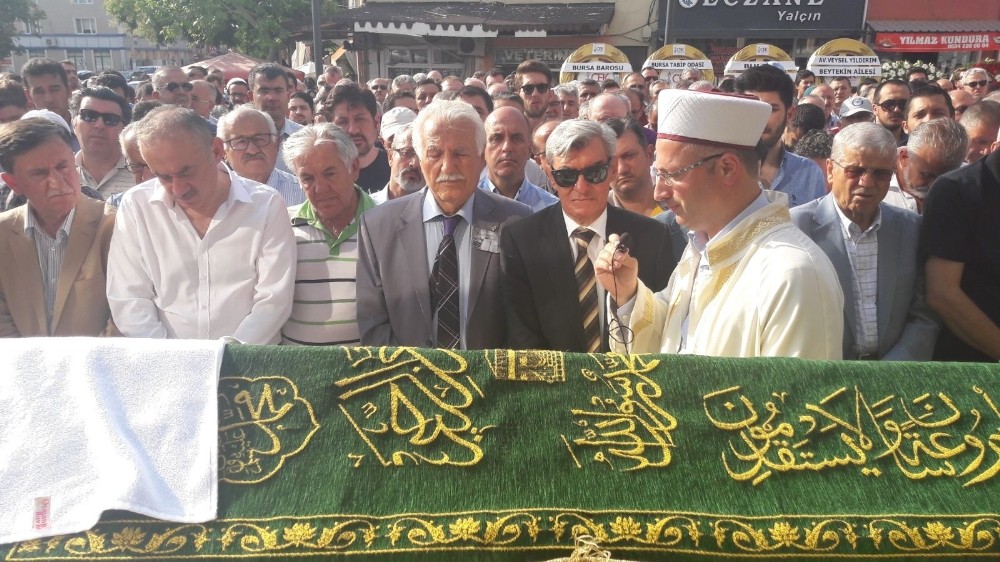 Çiftlikteki Patlamada Hayatını Kaybeden Eski Bakanın Kardeşine Son Görev