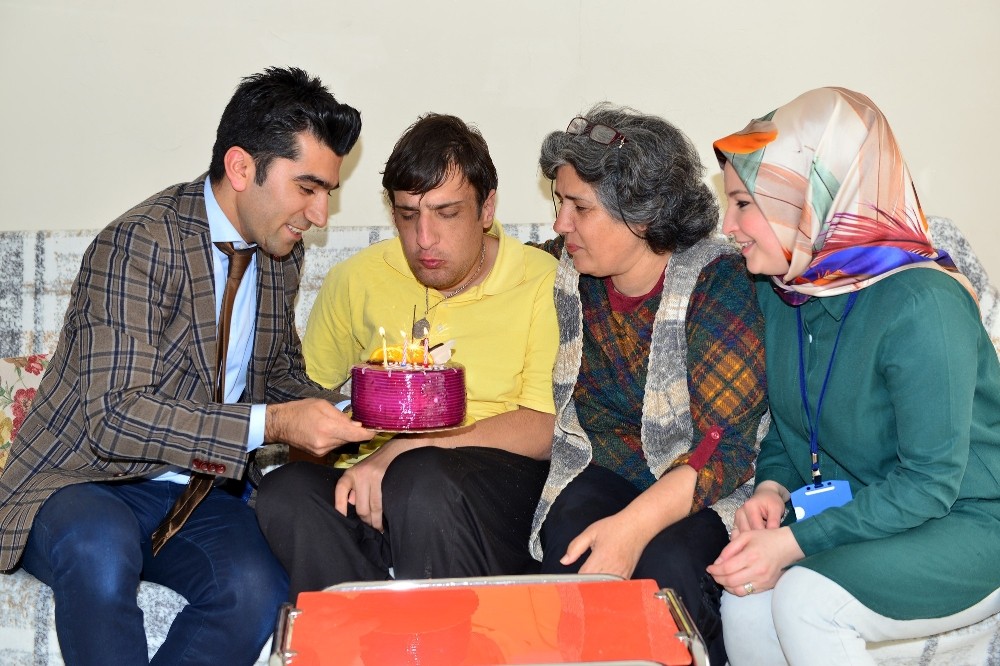 Engelsiz Yüzler Gülüyor