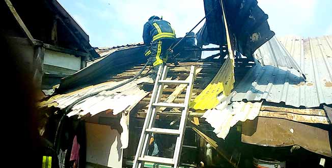 DİPSİZGÖLDE ÇIKAN YANGINDA 1 EV KÜL OLDU