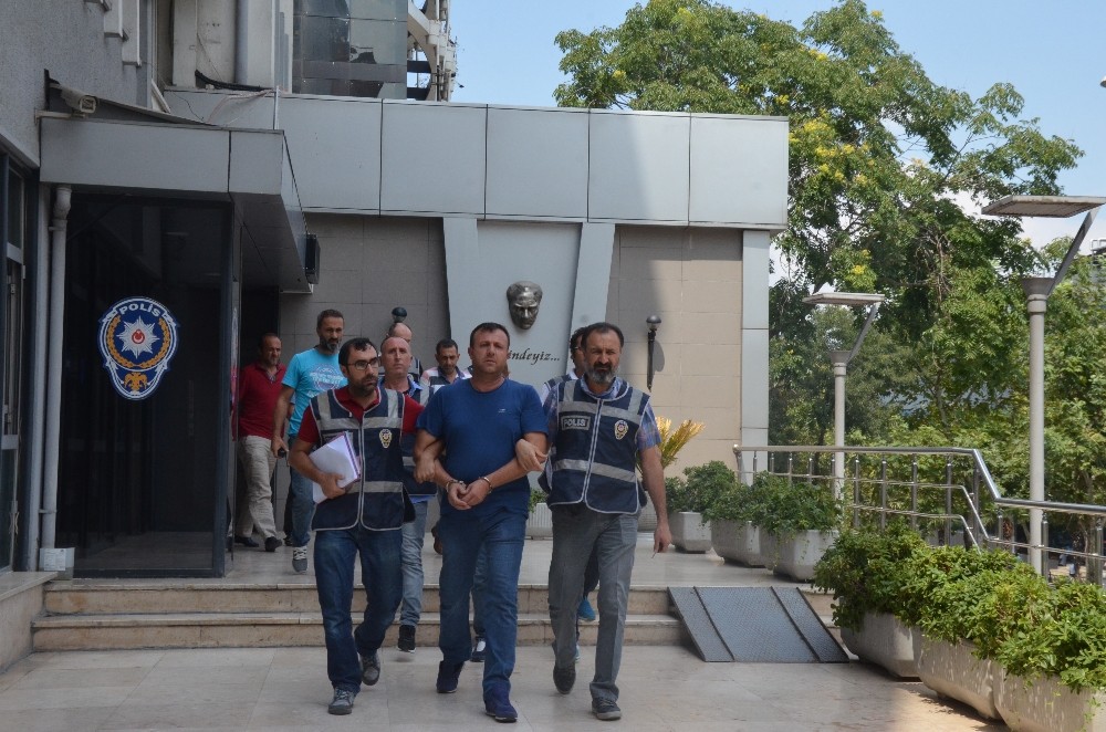 İkiz Çeklerle Yarım Milyon Dolandırdılar