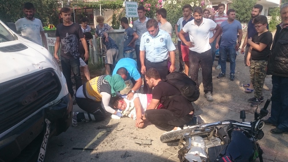 Kamyonet İle Motosiklet Çarpıştı: 2 Yaralı