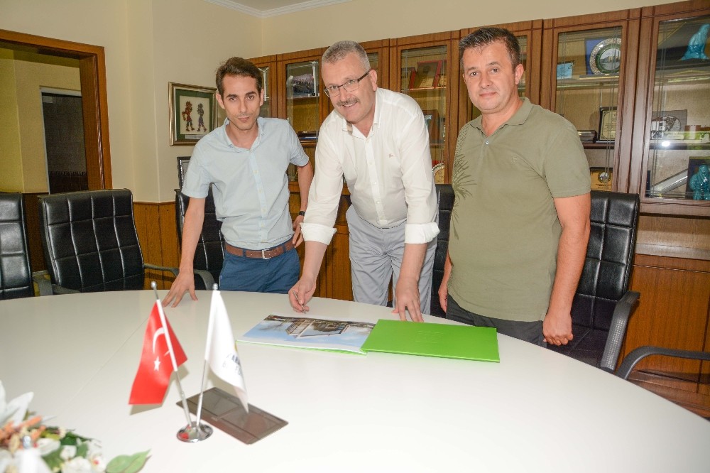 Karacabeyde Vergi Dairesinin Bulunduğu Alan Otoparka Dönüşüyor