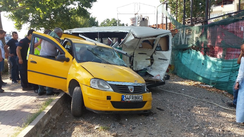 (Özel Haber) Aşırı Hızla Gelen Kaza: 3 Yaralı