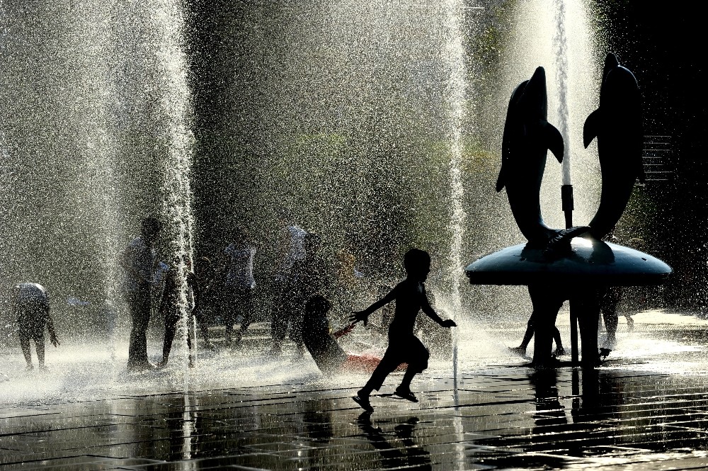 (Özel Haber) Sıcaktan Bunalan Çocuklar Fıskiyelerde Serinledi