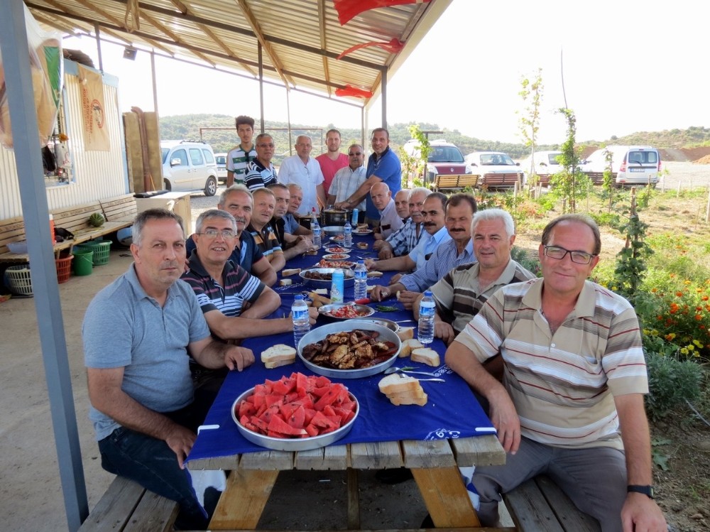 Renault Emeklileri Piknikte Buluştu