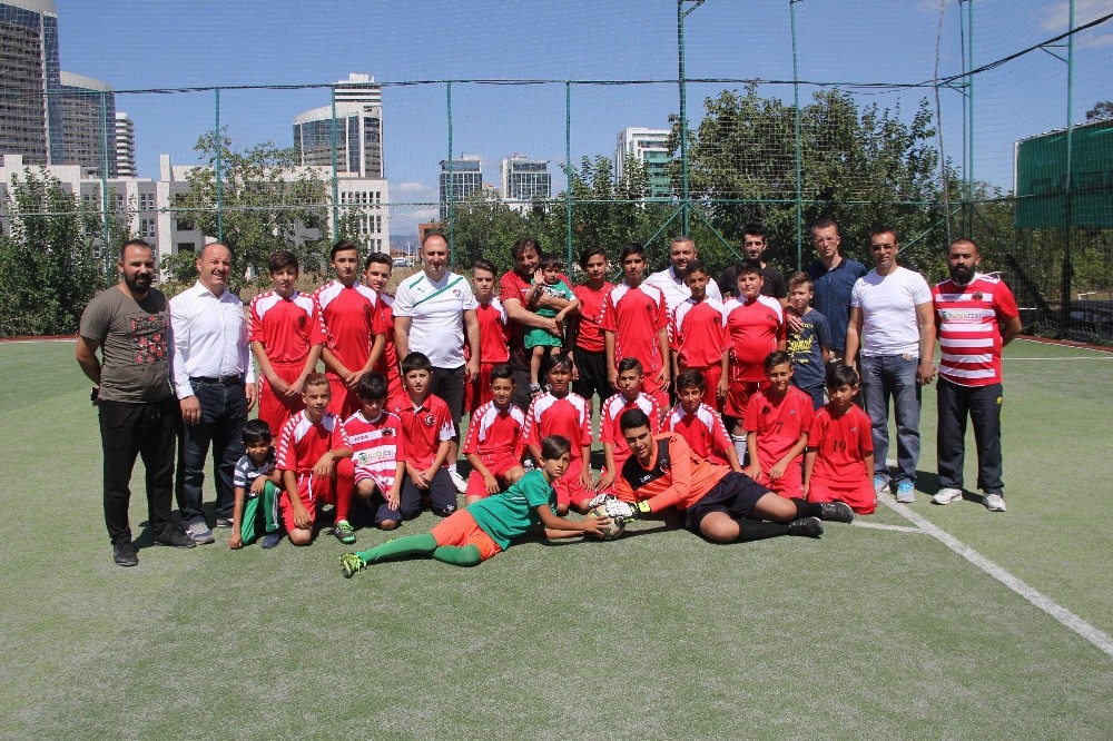 Romansporlu Çocuklara Bayram Hediyesi