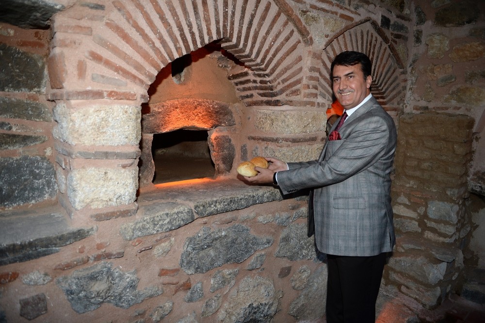 Somuncu Baba Fırını Fakirlere Her Gün 7 Bin Ekmek Dağıtıyor