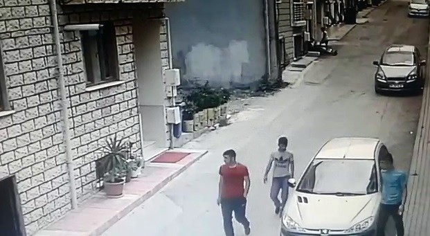 Yeni Evli Çiftten Çaldığı Takıları Pavyonda Yerken Yakalandı