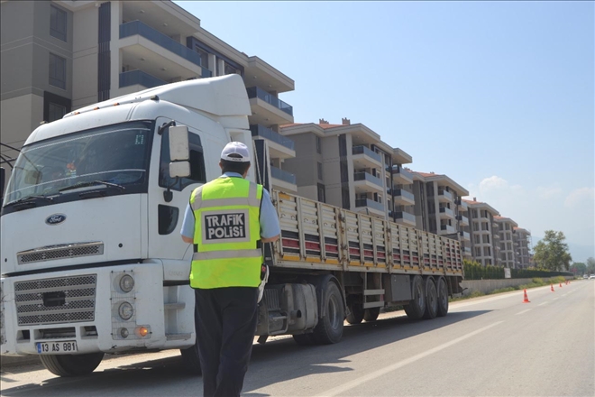 TRAFİK UYGULAMALARI SÜRÜYOR