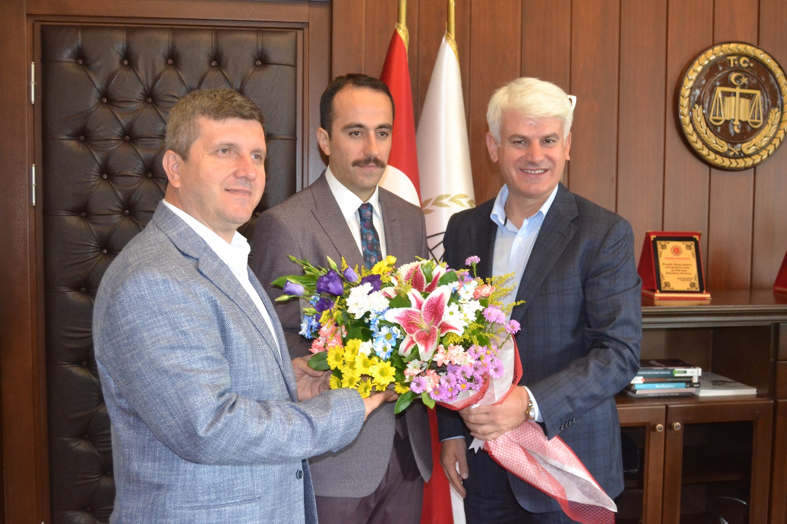 ŞAHiN’DEN BAŞSAVCIYA ZiYARET