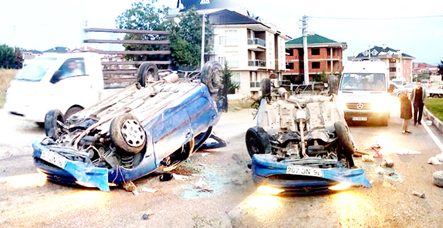 AHMET TüRKEL ÇEVRE YOLUNDA KORKUTAN KAZA