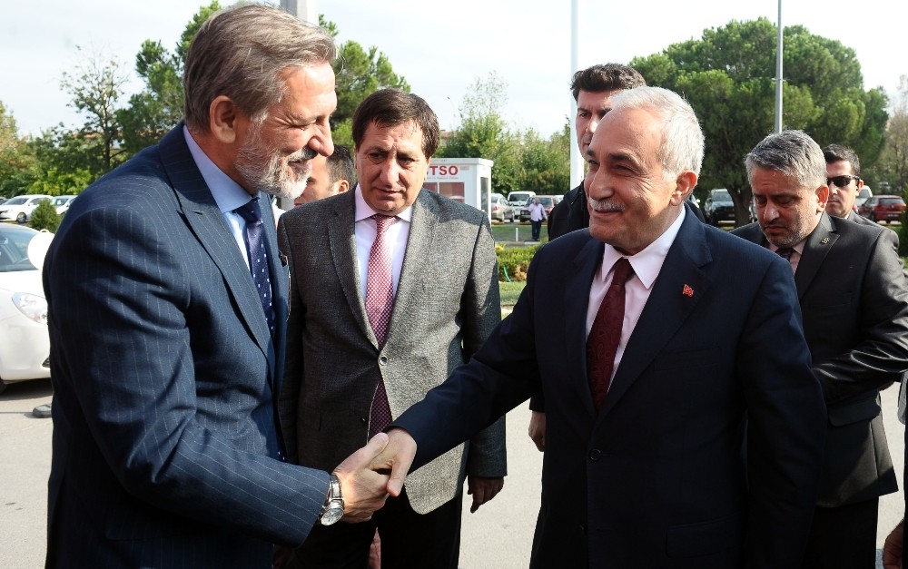 Bakan Fakıbaba: Terörist İle Kürt Halkını Birbirinden Ayırmanızda Fayda Görüyorum