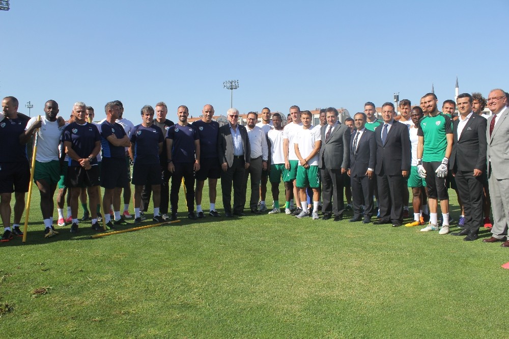 Bursa Valisi İzzettin Küçükten Bursaspora Ziyaret