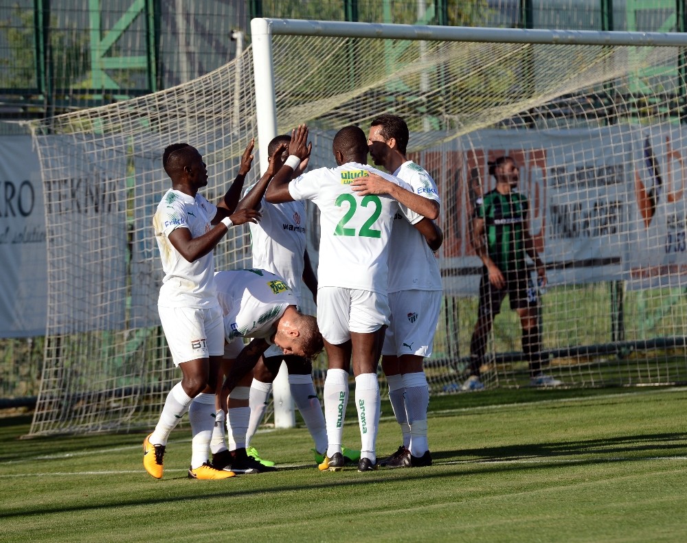 Bursaspor, Hazırlık Maçında Sakaryasporu Farklı Geçti