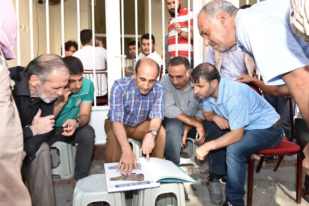 Edebali 296 Haneyi Ziyaret Ederek Vatandaşlarla Bir Araya Geldi