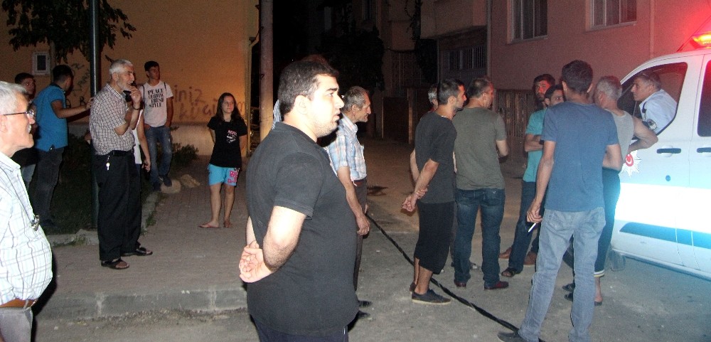 Elektrik Telleri Bomba Gibi Patladı Mahalleli Ölümden Döndü