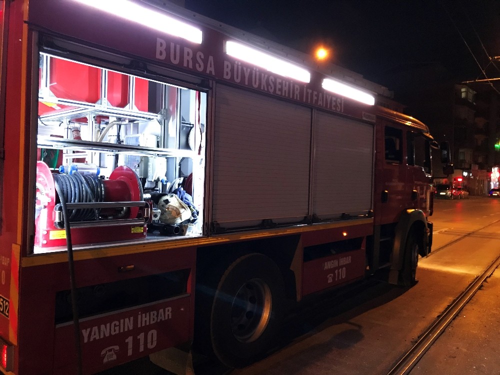 Eski Polis Memuru Kapısı İçeriden Kilitlenen Evde Yanarak Can Verdi