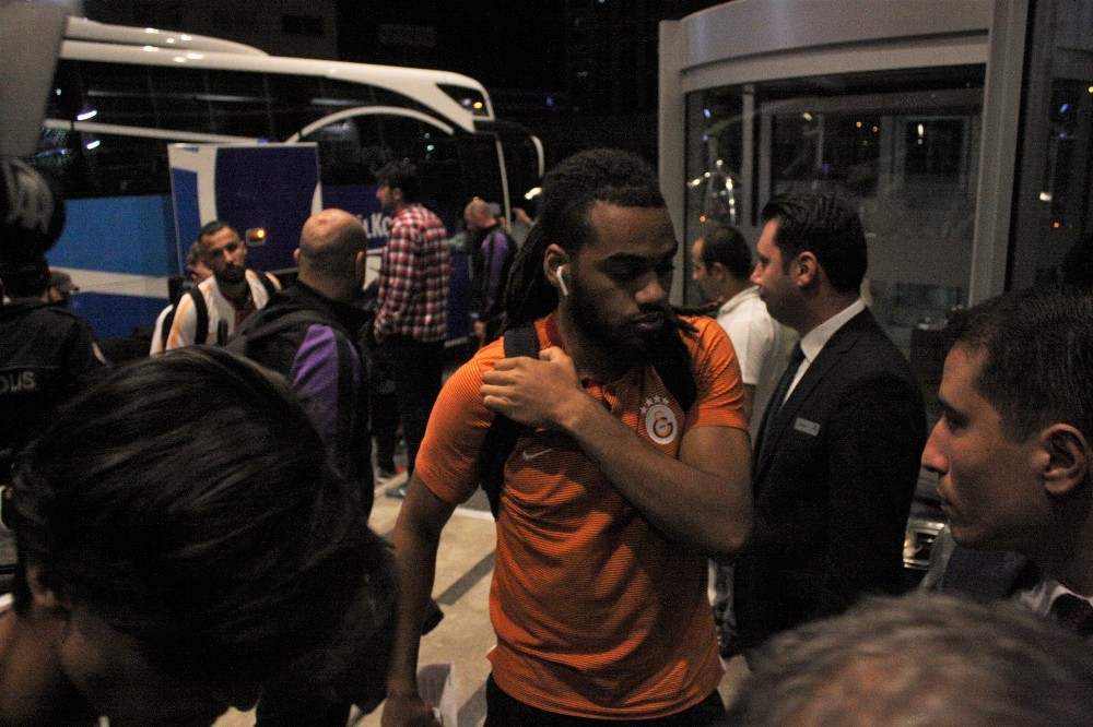 Galatasaray Kafilesi Bursaya Geldi