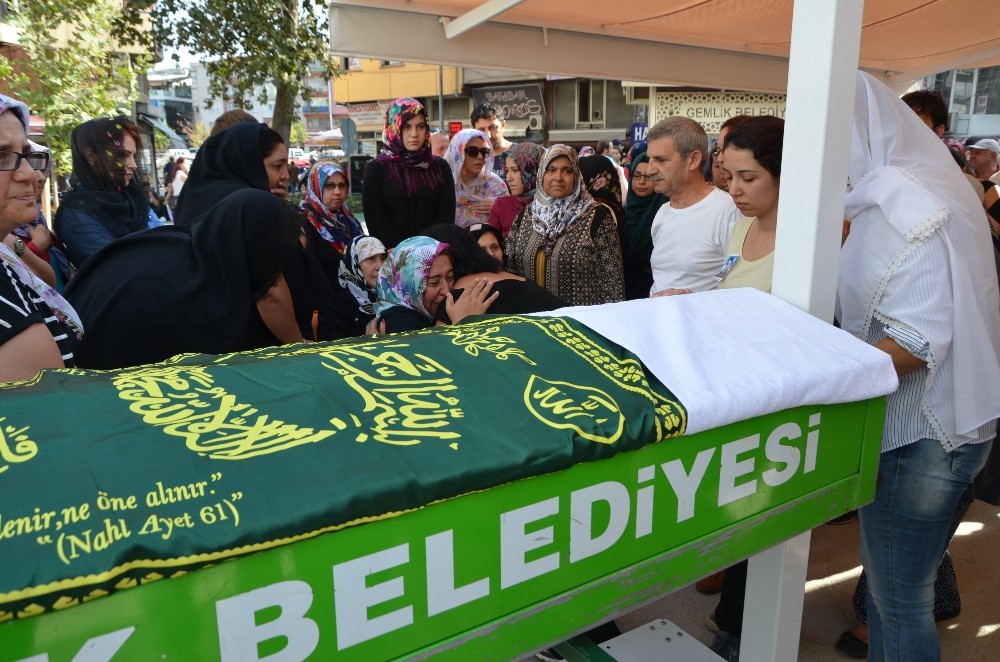 Halay Çekerken Ölen Sağlıkçı Son Yolculuğuna Uğurlandı