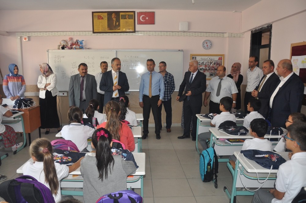 İnegöl Belediyesinden Öğrencilere Kırtasiye Malzemesi