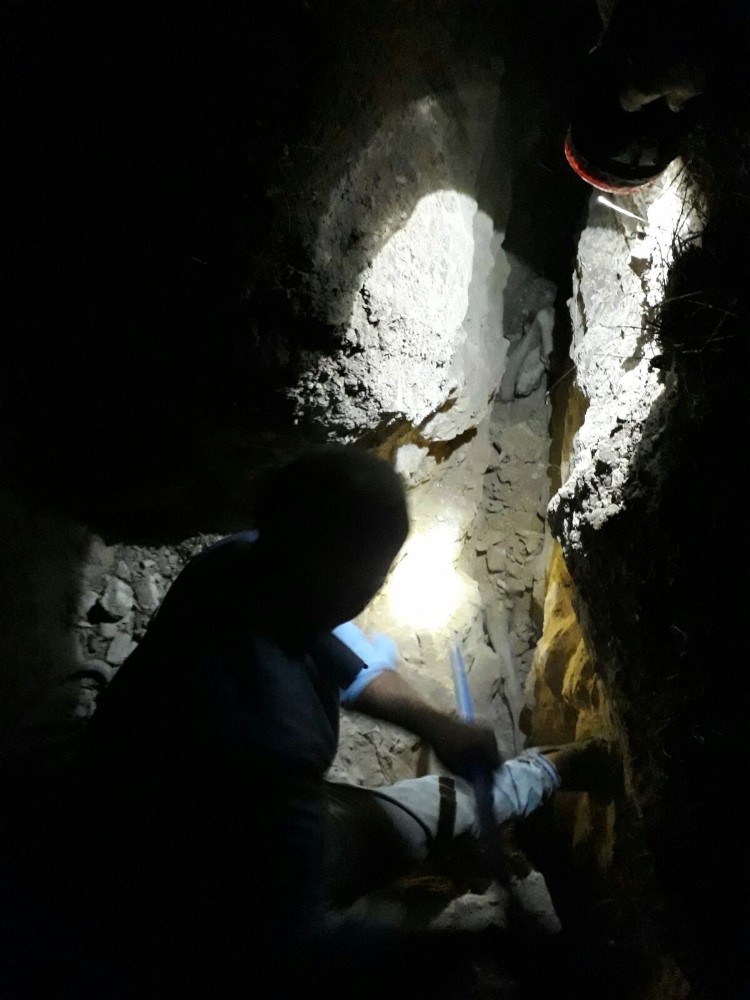 İnegölde Toprak Yarığına Sıkışan Köpek İçin Seferberlik