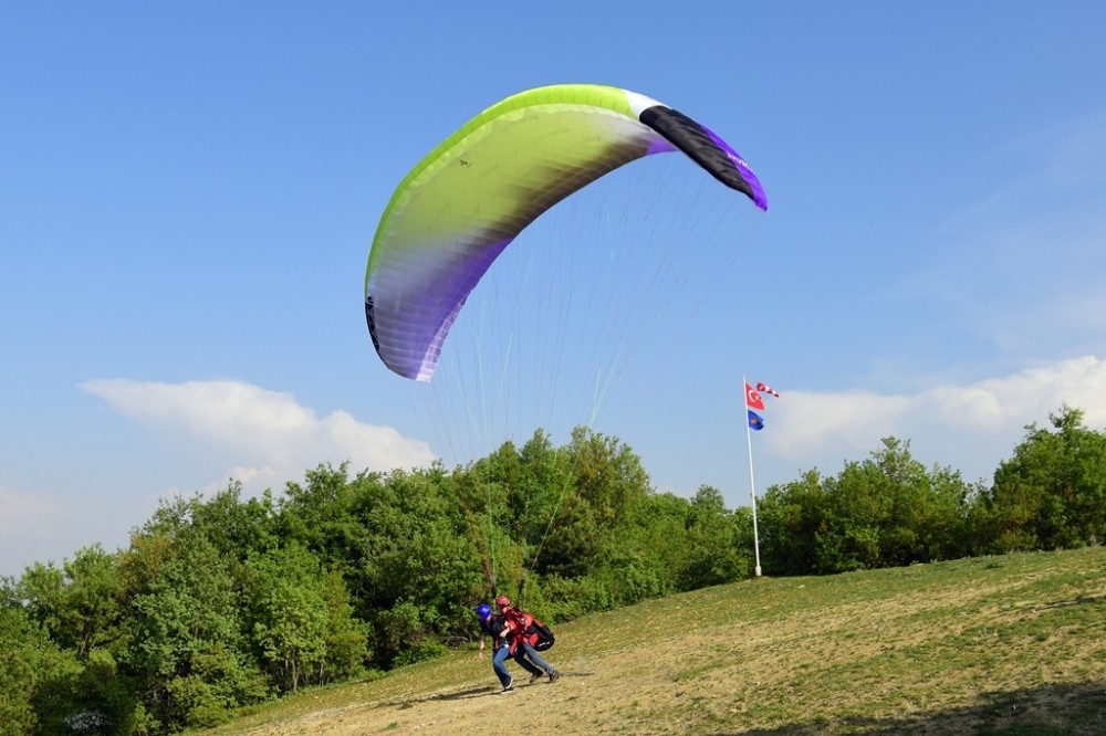 İnegölde Yamaç Paraşütü Kursu