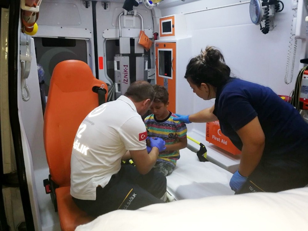 Küçük Çocuğa Çarpan Motosiklet Sürücüsü Kaçtı