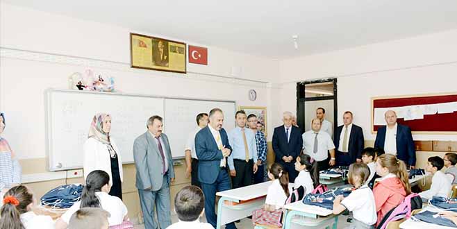 BELEDiYE’DEN 2000 öĞRENCiYE  KIRTASiYE DESTEĞi