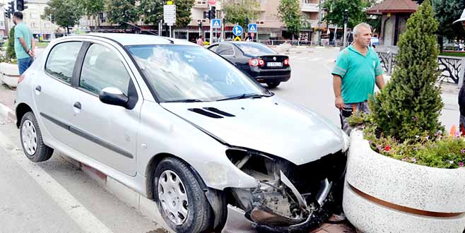 AVM KAVŞAĞINDA KORKUTAN KAZA