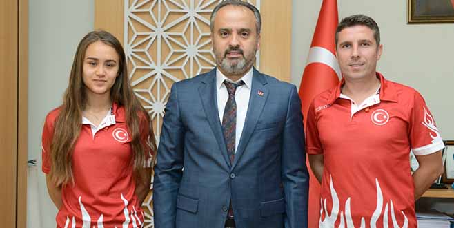 AKTAŞ, MiLLi ORYANTiRiNG SPORCUSUNU öDüLLENDiRDi