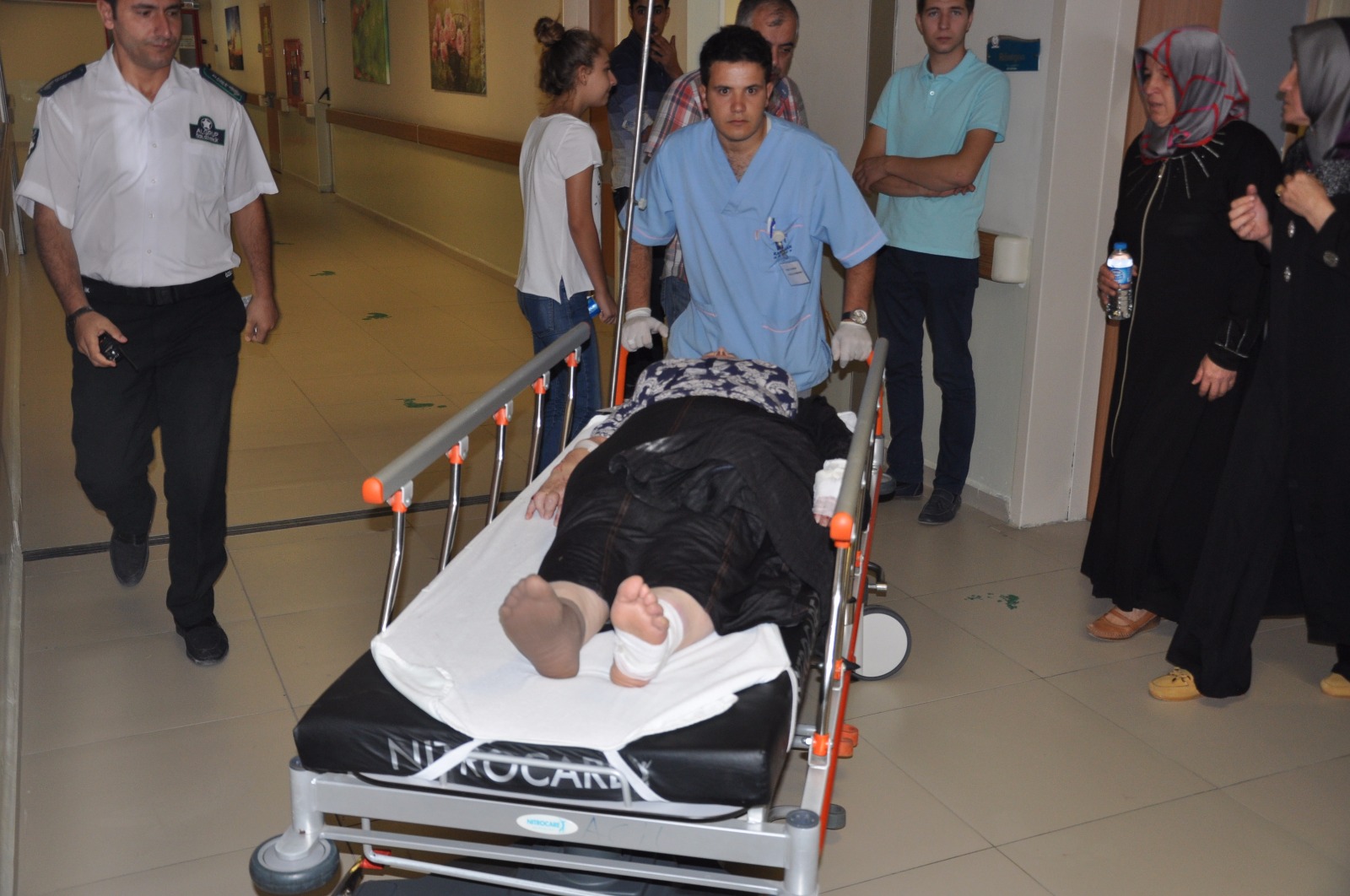 MİKSER KADINA ÇARPTI ;1 YARALI