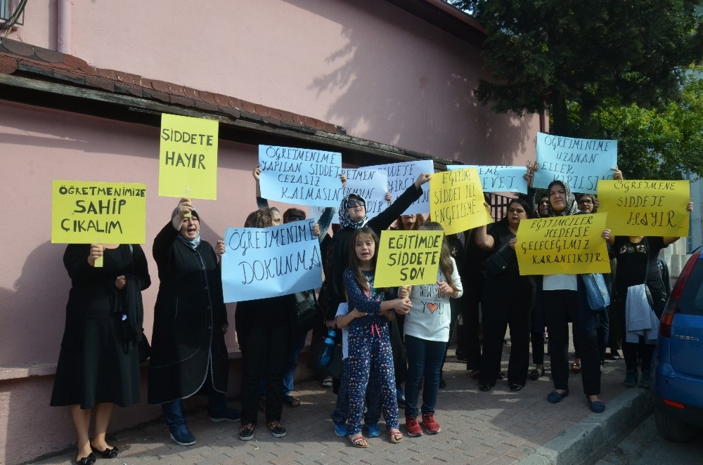Öğretmeni Bıçaklayan Kadına Bursalı Velilerden Tepki